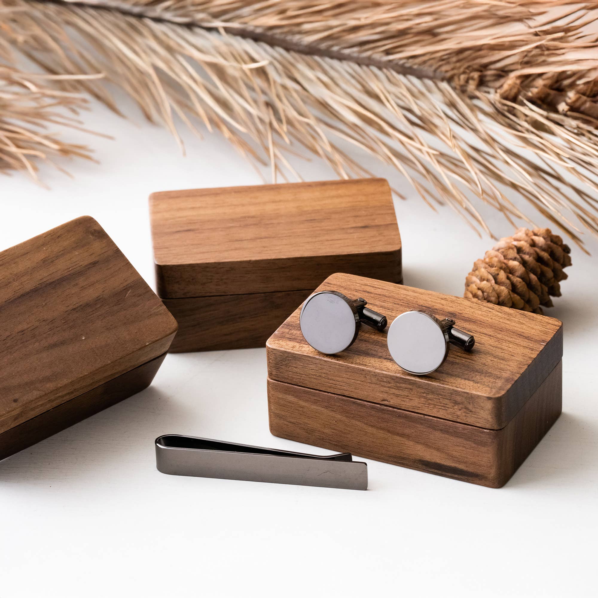 Metal Cufflink & Tie Clip with Wooden Box: Silver