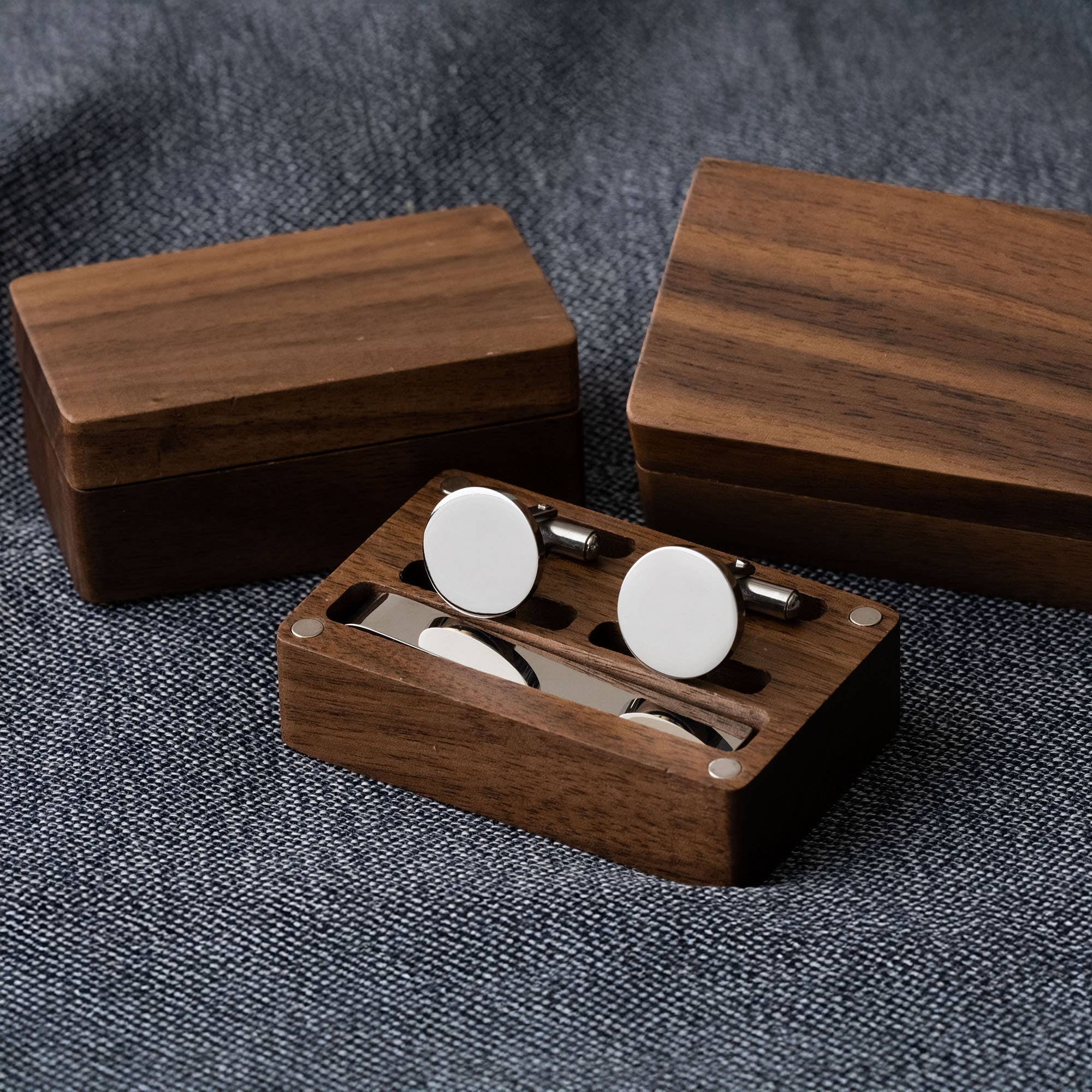 Metal Cufflink & Tie Clip with Wooden Box: Silver